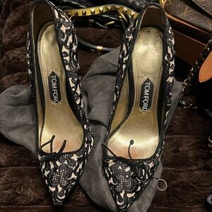 ✨ Tom Ford Black Lace Stiletto Pumps – Size 39 ✨